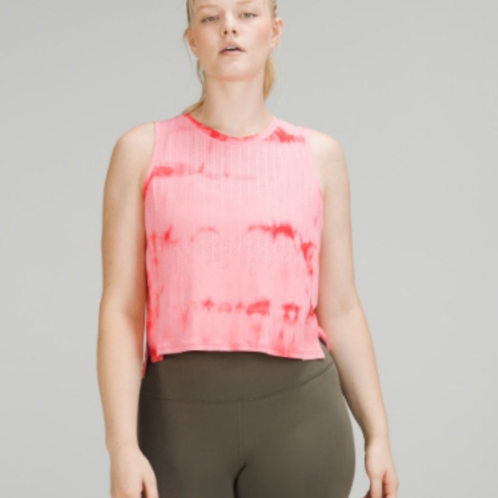 Lululemon Train to Be Top